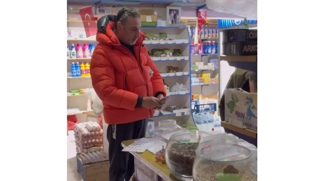 Şarkıcı Çelik Hatay’da Veresiye Defterlerini Kapattı! Eleştirilere Yanıt Verdi