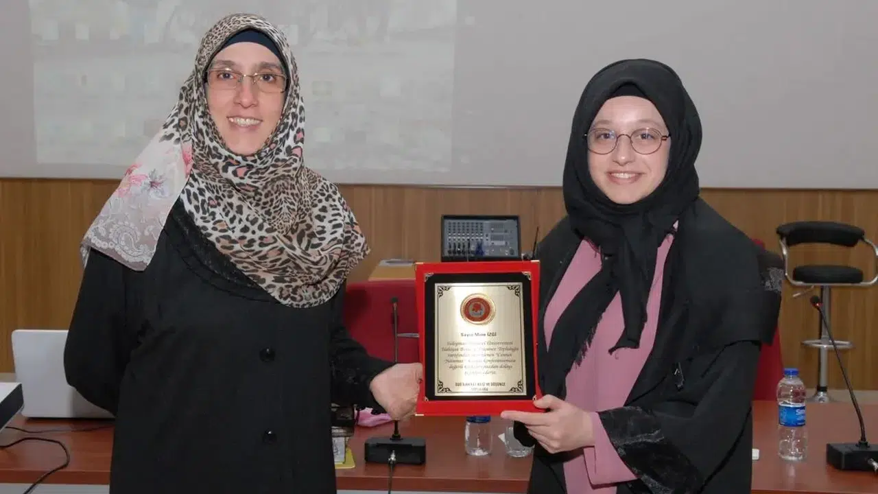 YAZAR MİNE İZGİ KAÇ YAŞINDA! Nereli ve Hangi Kitapları Yazdı?