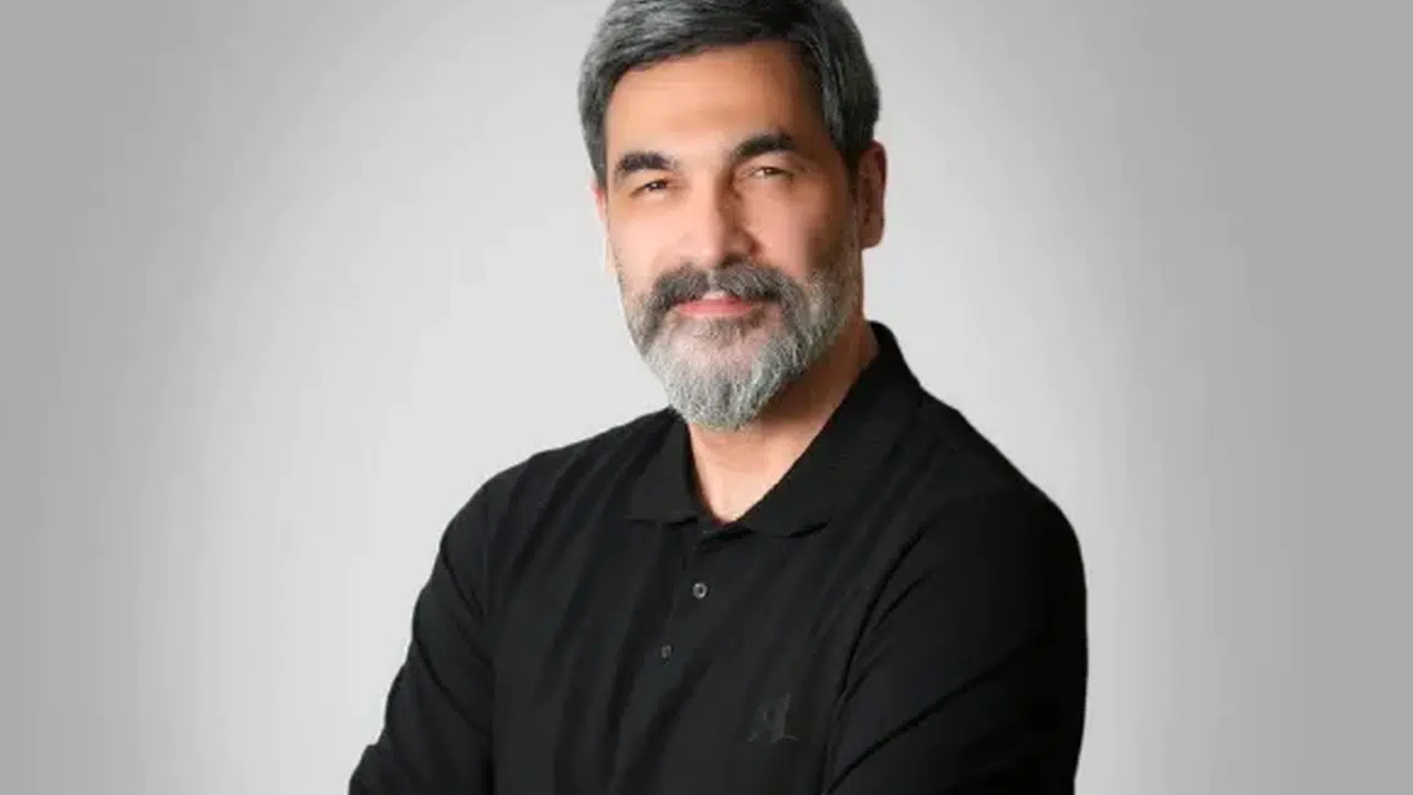 Uğur Işılak Evli mi, Eşi Kim, Ne İş Yapıyor ve Siyaseti Bıraktı mı?