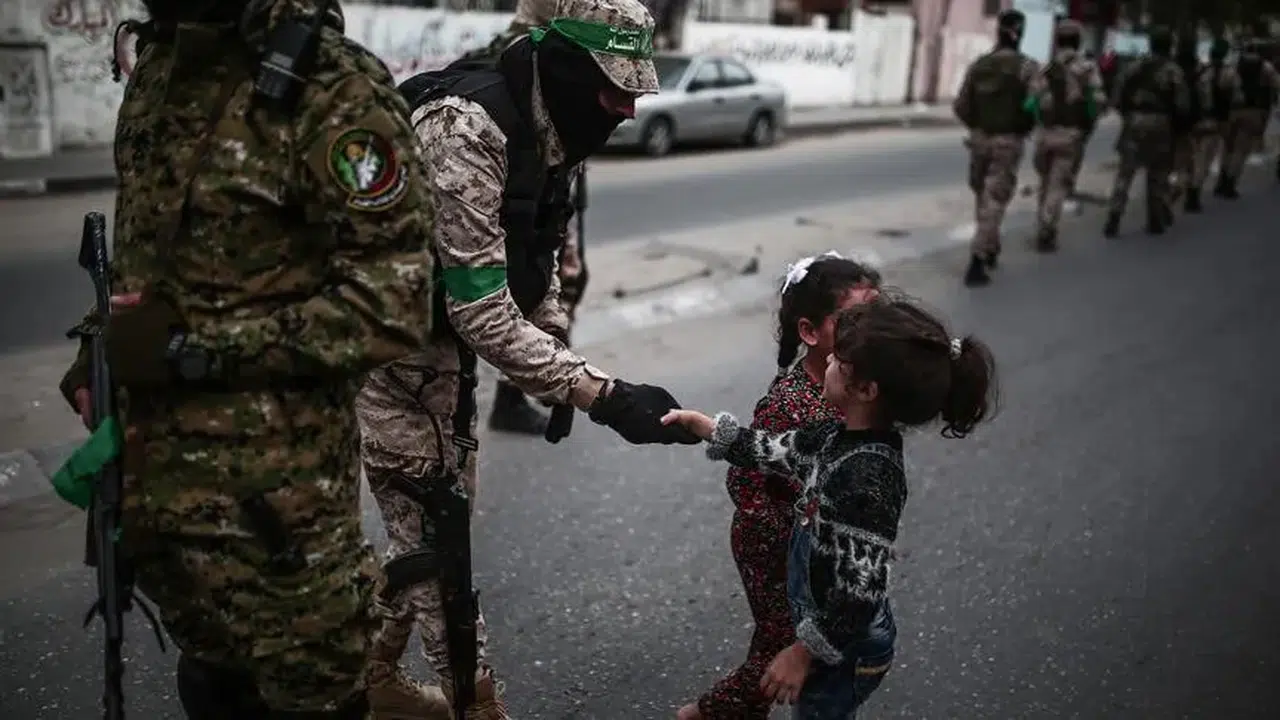 Gazze’de Gerilimi Artıran Geçit: Hamas Silahlı Güçlerini Sokağa Çıkardı