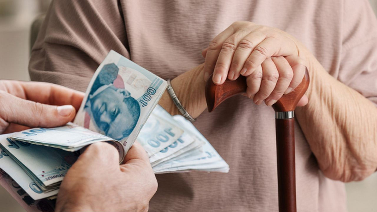 Halkbank’tan Emeklilere Dev Nakit Desteği! 400 Bin TL’ye Kadar Kredi İmkanı