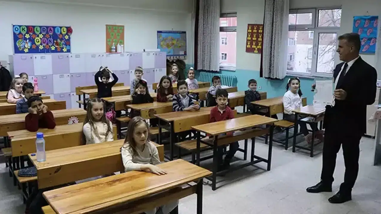 Öğretmenlerin İş Bırakma Kararı Sonrası Okullar Tatil Mi Sorusuna Gözler Valilikte