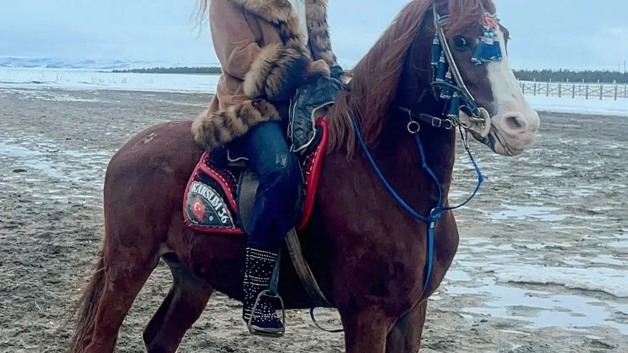 Tuğba Özay Sosyal Medyaya Veda Etti! 'Mutsuz Oluyordum'