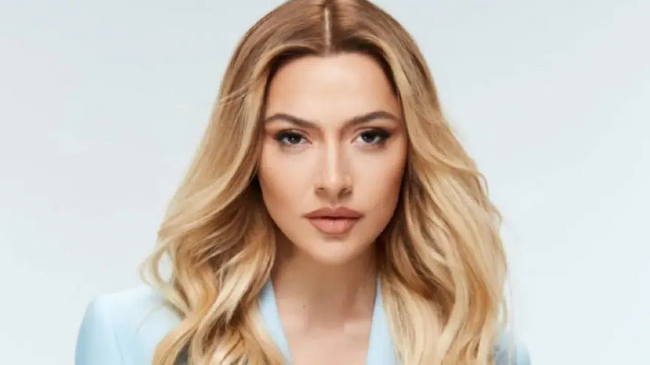 Hadise Milano’yu Salladı, Akçıl’dan İmalı Paylaşım Geldi