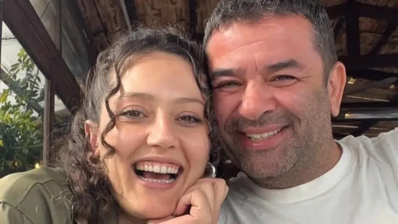 ÜNLÜ OYUNCU AŞKINI BÖYLE DUYURDU! Bülent Şakrak Sevgilisi Kim, Kaç Yaşında?