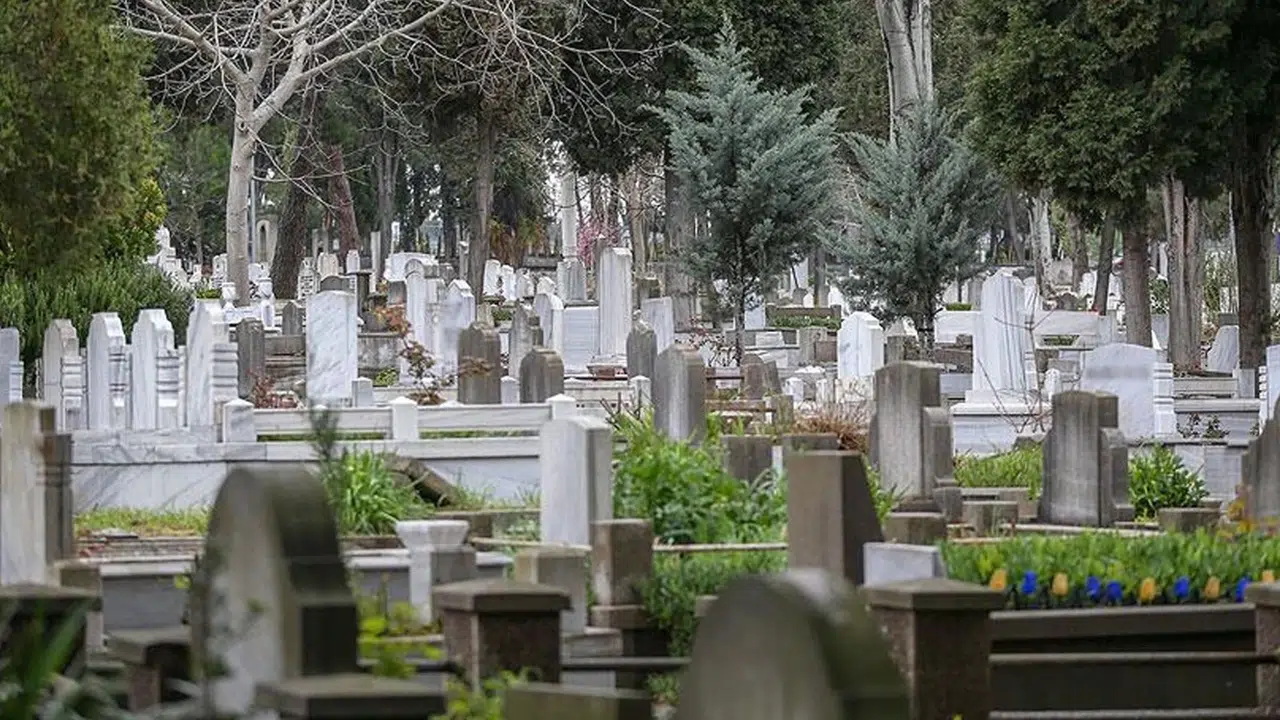 AREFE GÜNÜ ÖLÜLER BEKLER Mİ? Ölüler Bizi Görür Mü,…