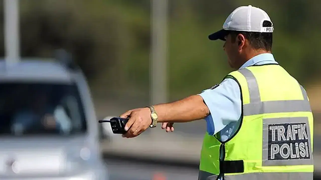 Hız Sınırını 10, 20, 30, 50, 70 Km Aşmanın Cezası Kaç TL, Yerleşim Yeri İçinde ve Dışında Ceza Tutarları Nedir?