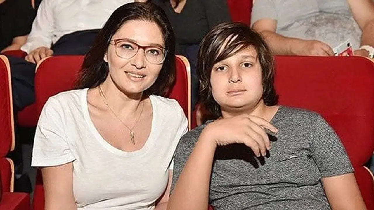 Nurgül Yeşilçay Kaç Evlilik Yaptı, Kaç Yaşında, Boyu Kaç, Kilosu Kaç, Oğlu Osman Nejat Ne İş Yapıyor?