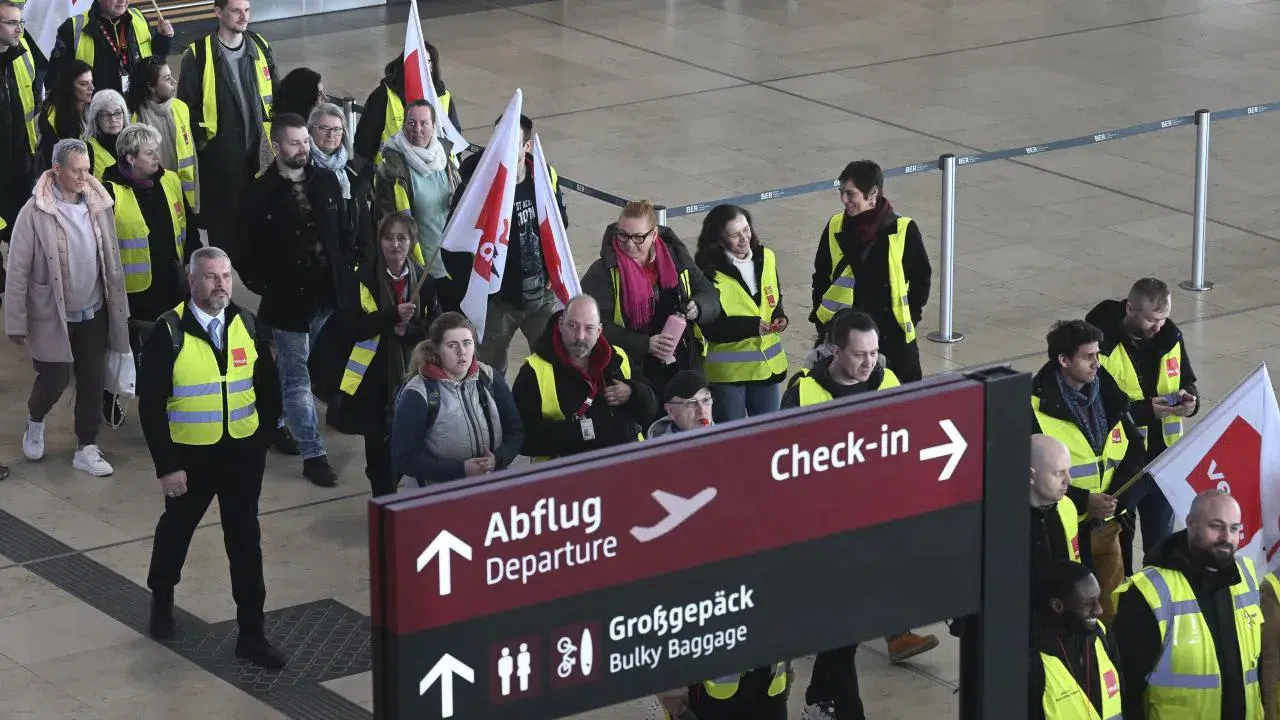 Berlin’de Grev Alarmı! 57 Bin Yolcu Yolda Kaldı, Havalimanı Tamamen Durdu
