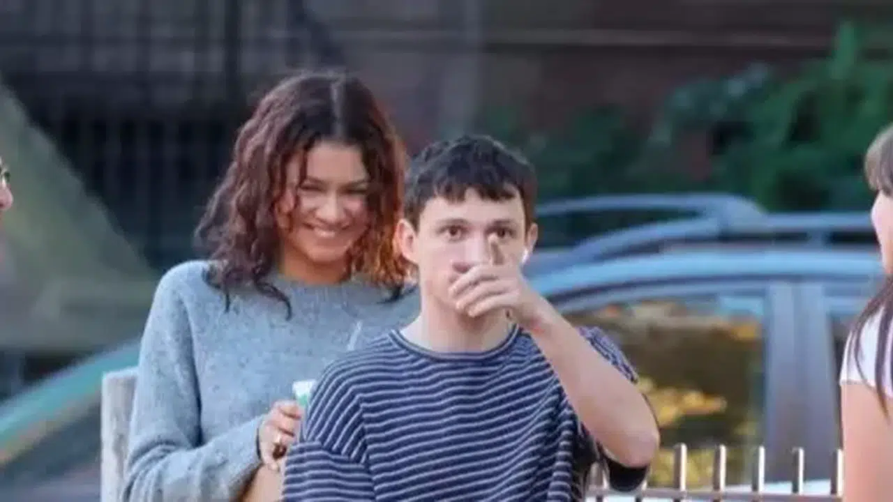 ZENDAYA VE TOM HOLLAND GERÇEKTEN EVLENDİ Mİ! Evliliklerini gizliyorlar mı? Kemaralara böyle yakalandılar...