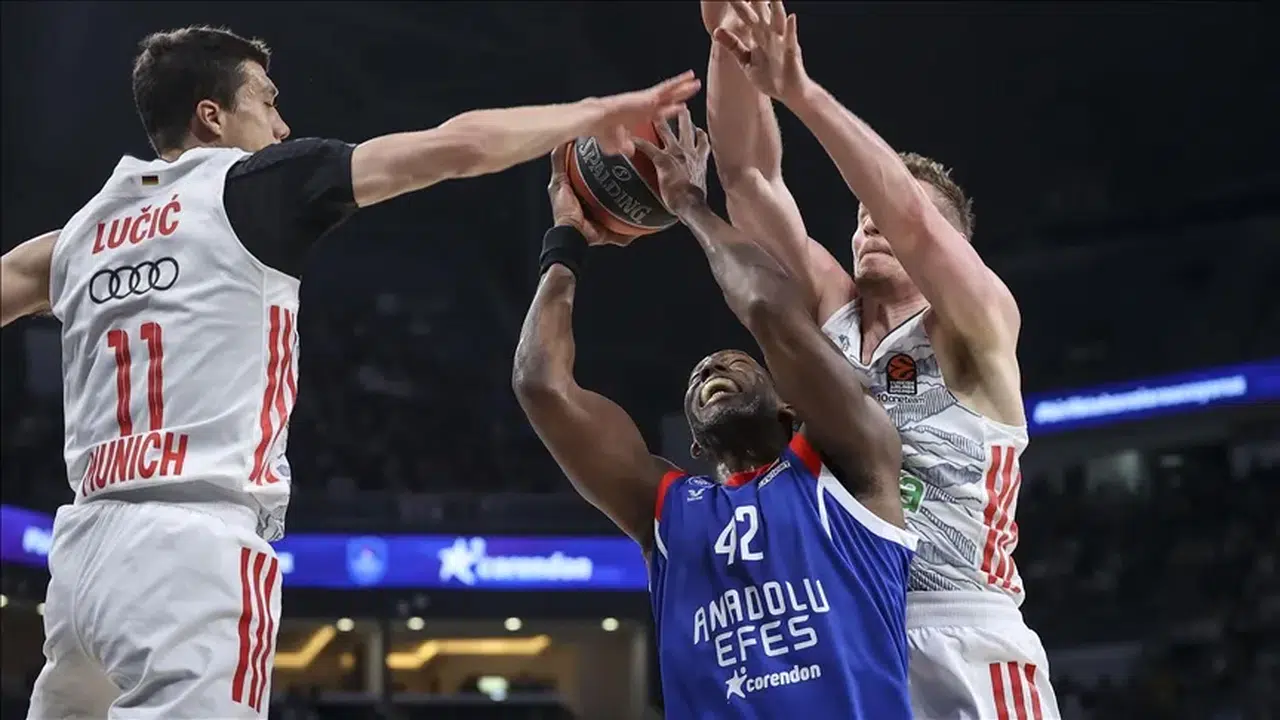 Anadolu Efes’ten son saniye mucizesi! Bayern Münih’i üçlükle devirdi