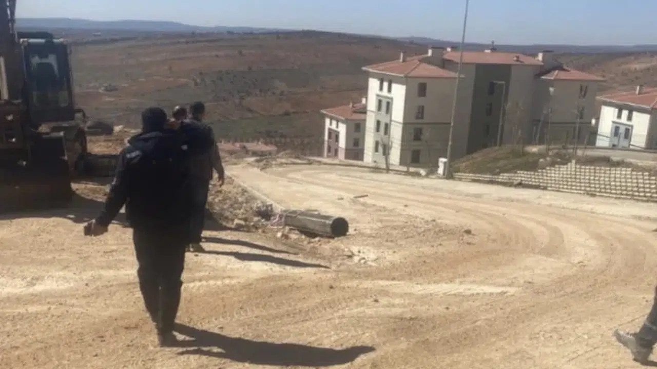 Türkiye’ye yönelen balistik füze havada imha edildi, parçalar Gaziantep’e düştü