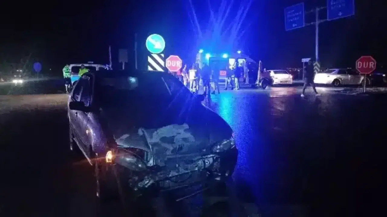 Çorum’da Olay Gece! Polis Aracı Kazaya Karıştı, Yaralılar Var