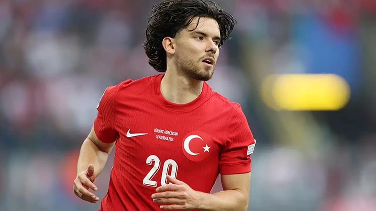 FERDİ KADIĞLU ASLEN NERELİ? Kaç yaşında, evli mi, eşi kim, hangi takımlarda oynadı, bonservisi ne kadar?