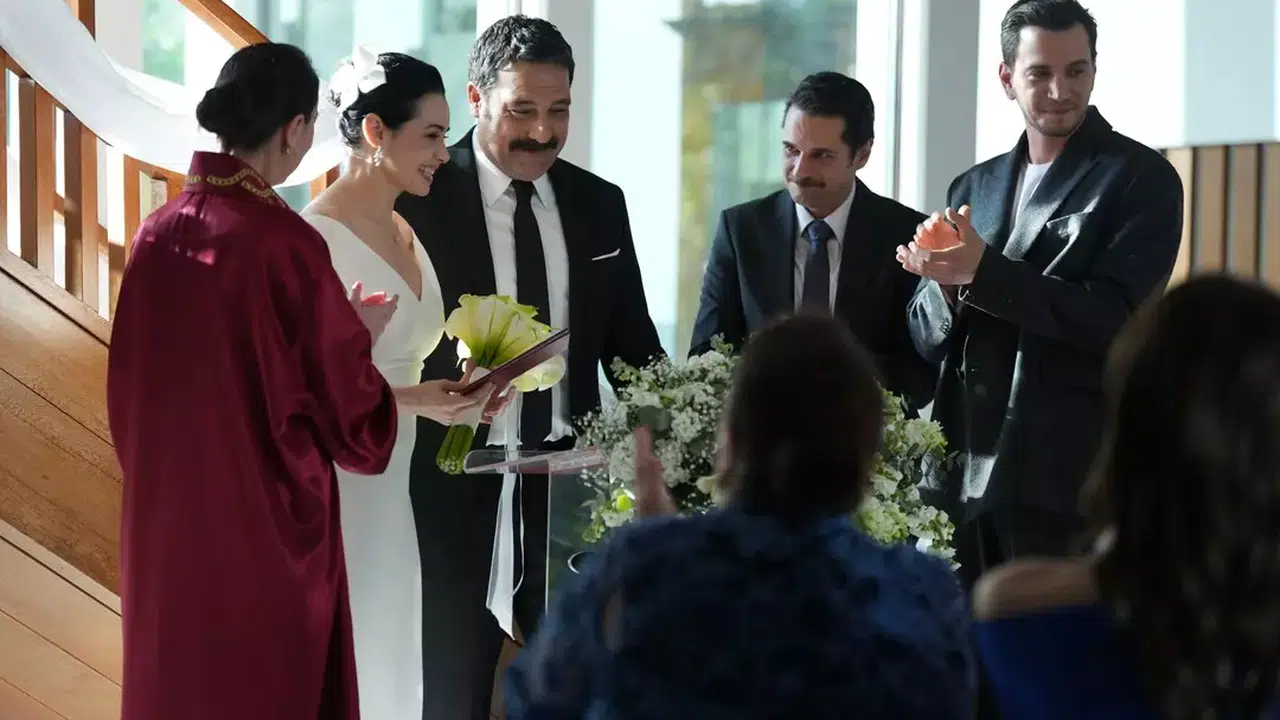 KISKANMAK DİZİSİNDE SENARYO DEĞİŞİKLİĞİ Mİ OLDU? Yılmaz Şahin neden ayrıldı, yeni yazar kim oldu?