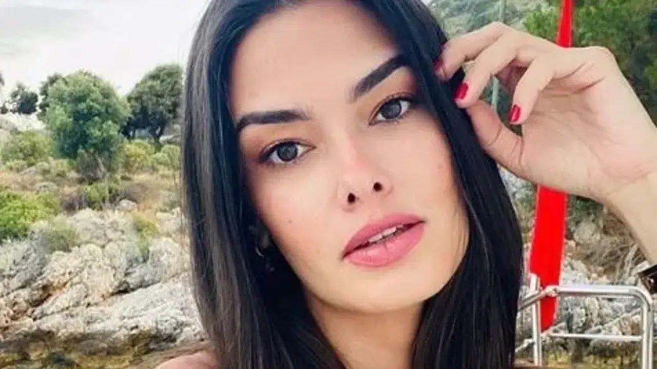 SAADET ÖZSIRKINTI KAÇ YAŞINDA!  Nereli ve Eğitimi Nedir?