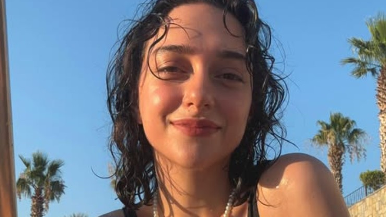 Manolya Maya Kimdir, Kaç Yaşında, Nereli, Eğitimi Nedir, Evli Mi, İkiz Kardeşi Kim, Hangi Dizilerde ve Filmlerde Oynadı, Hangi Ödülleri Aldı?