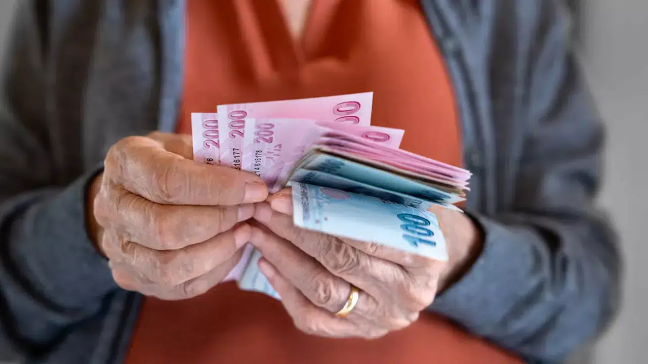 MART 2026 EMEKLİ MAAŞLARI NE ZAMAN YATACAK? Bayram ikramiyesi birlikte mi verilecek, ödeme takvimi açıklandı mı?
