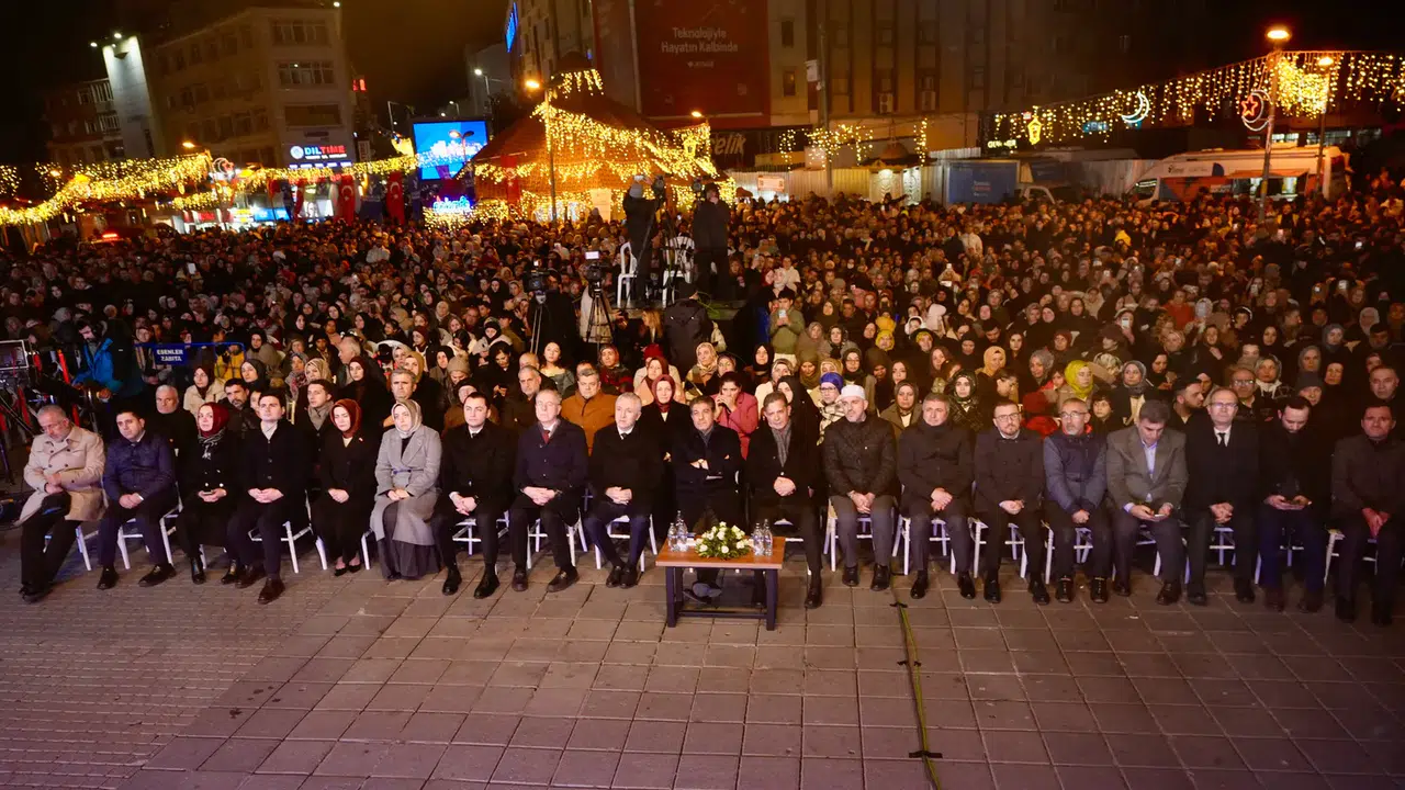 Esenler’de '10 Bin Hatim 100 Bin Dua' programı binlerce katılımla gerçekleşti