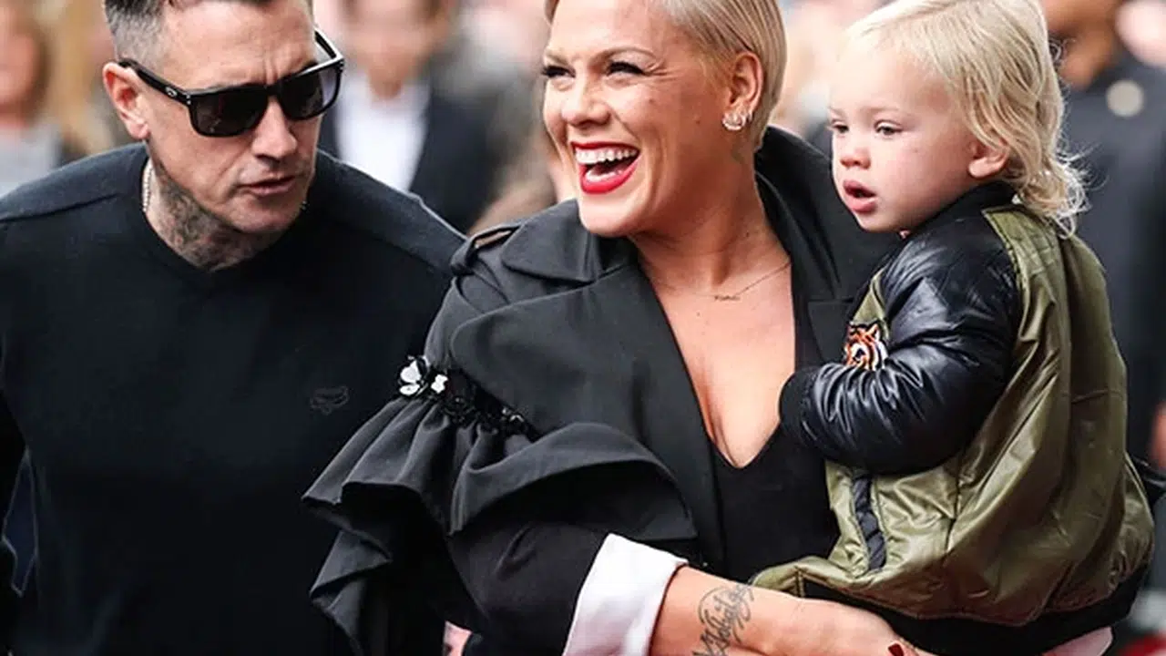 Pink’ten Boşanma İddialarına Fotoğraflı Yanıt! Ünlü Şarkıcı Söylentilere Noktayı Koydu