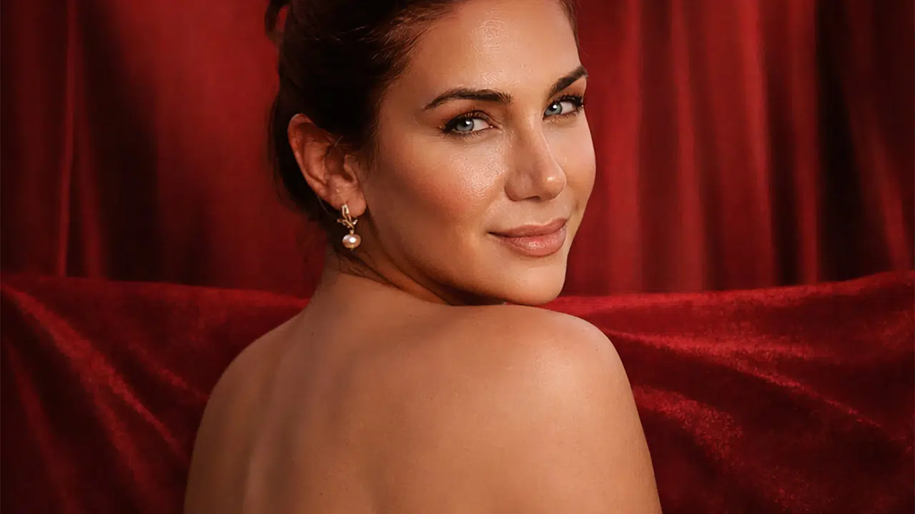 Pop müziğe yeni soluk: Ayla Çelik Kırmızı ile geri döndü