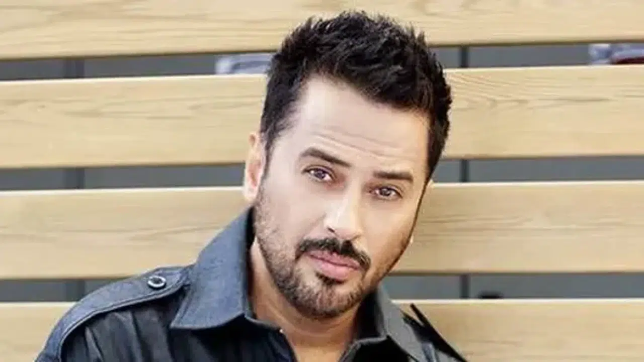 EMRE ALTUĞ'UN SEVGİLİSİ NE İŞ YAPIYOR?