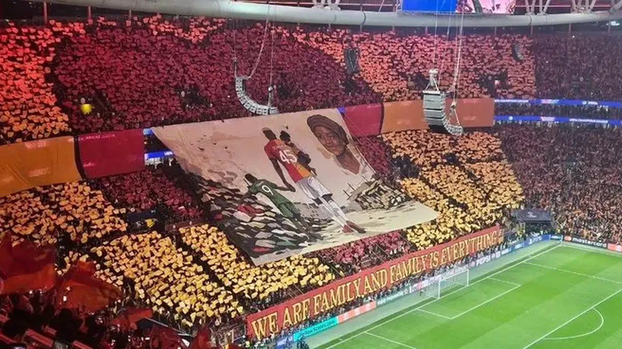 Osimhen’in Çocukluk Mücadelesi ve Futbol Yolu Tribünlerde Anıldı