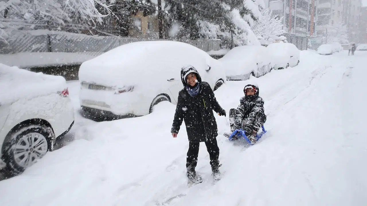 2 Mart Pazartesi Ağrı’da Okullar Açık Mı, Yarın Kar Tatili Olacak Mı?