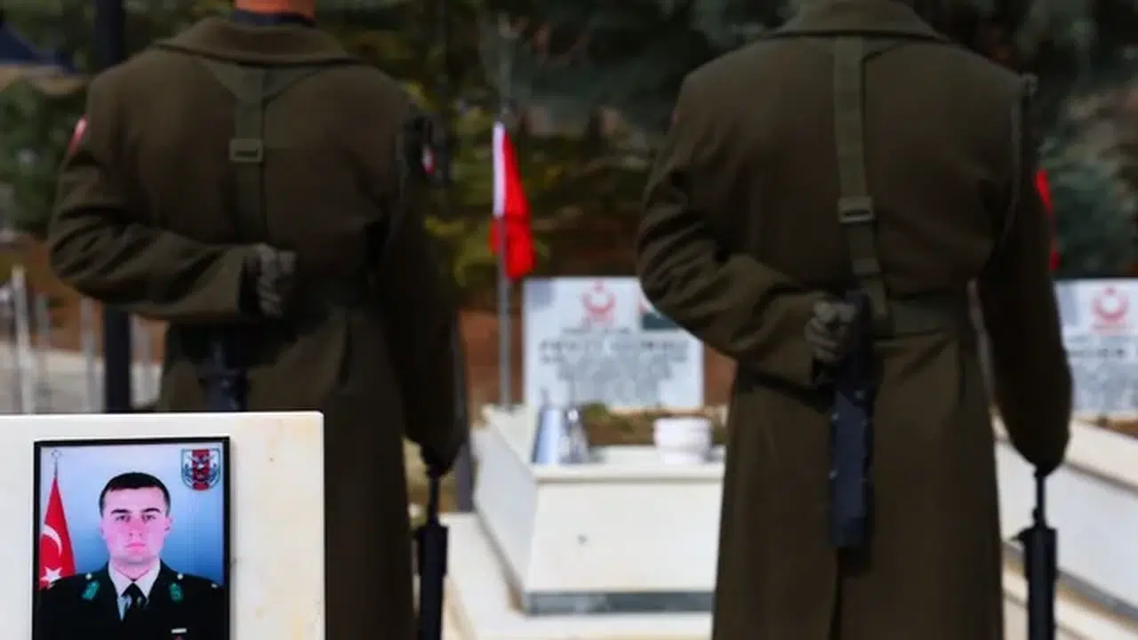 ELAZIĞ’DA ÇANAKKALE ZAFERI TÖRENINDE NELER YAPILDI! Şehitlere nasıl anma gerçekleştirildi?