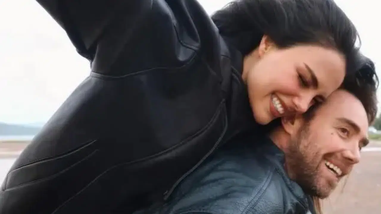 Aşk Paylaşımı Gündem Yarattı, Murat Dalkılıç ile Özgü Kaya Aynı Kadrajda