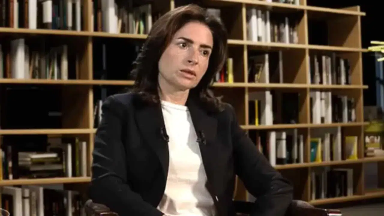 GÜLRU GEZER KİMİN KIZI, BABASI KİM? Kaç yaşında, ne iş yapıyor, aslen nereli, evli mi, çocuğu var mı, mesleği ne?