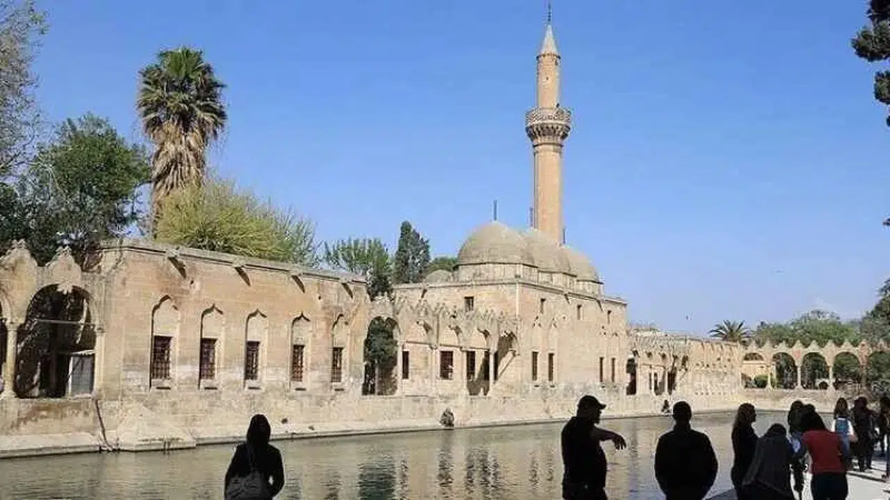 URFADAKİ PEYGAMBER TÜRBELERİ: Şanlıurfa’da Hangi Peygamberin Kabri Var, Hz. İbrahim Ateşe Atıldığı Yer Neresi?