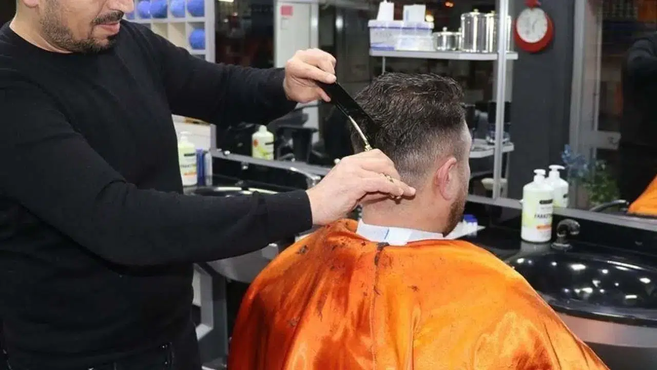 BERBERLER SAAT KAÇTA AÇILIYOR!