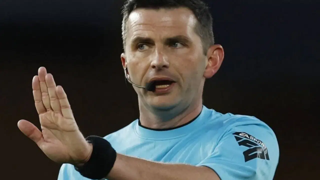 Türkiye Kosova maçının hakemi kim? Michael Oliver kimdir, nereli, hangi maçları yönetti?