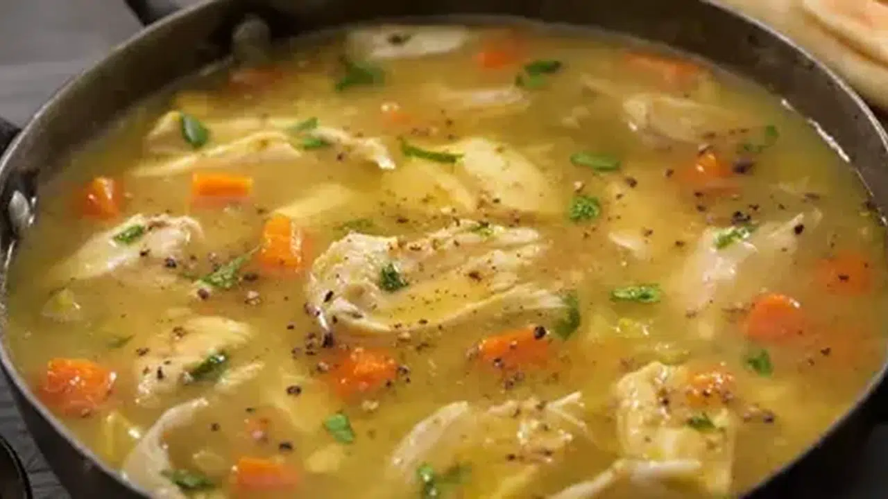 TAVUK ÇORBASI HASTALIĞA İYİ GELİR Mİ? Bağışıklığı güçlendirir mi, grip ve soğuk algınlığına karşı etkileri neler?