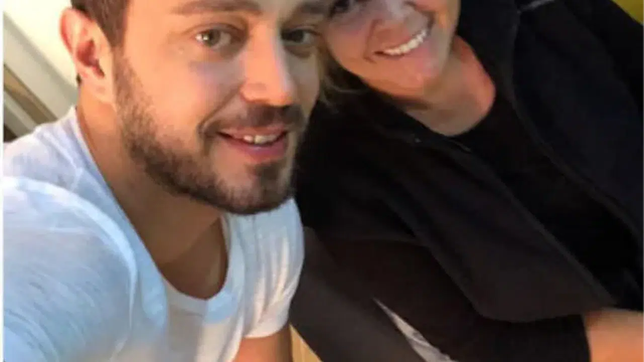 Murat Boz'un annesi Ayşe Nedret Boz kim? Yaşı kaç? Başka çocuğu var mı?