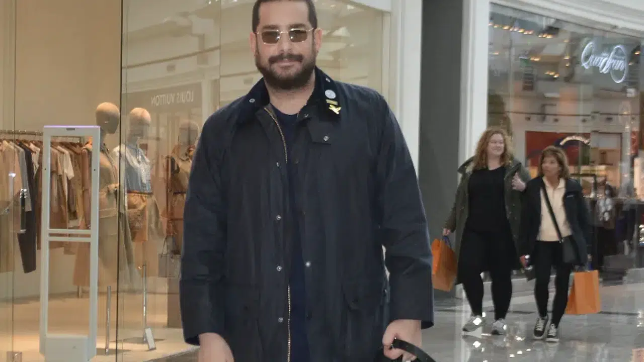 Ünlü oyuncudan enerjik gün: Enis Arıkan alışveriş turunda