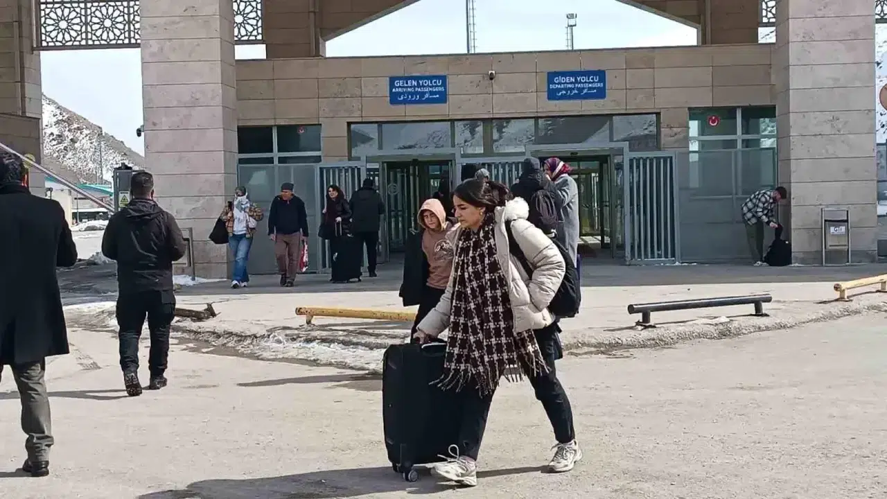 Kapıköy’de Dönüş Hareketliliği! İranlılar Savaş Nedeniyle Ülkelerine Gidiyor