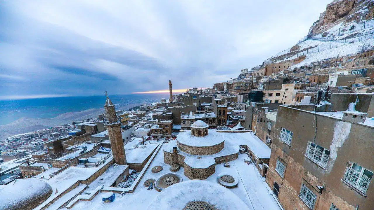 Mardin’de Bulutlu Hava Etkili! Sıcaklık 10 Dereceye Çıkacak, Hafta Sonu Yağmur Geliyor