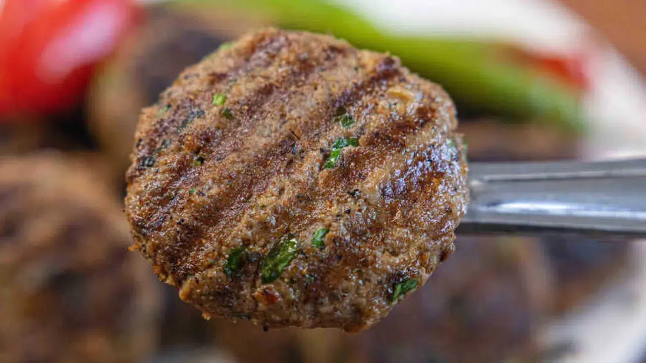 BAYAT EKMEKLE KÖFTE NASIL YAPILIR! Püf noktaları nelerdir?