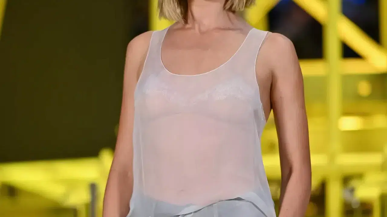 Margot Robbie’nin Son Görüntüsü Sosyal Medyada Estetik Tartışması Başlattı!