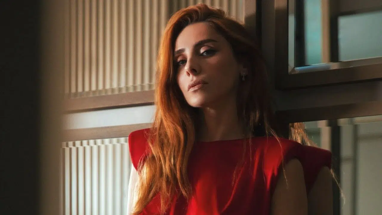 NUR FETTAHOĞLU KİMDİR? Nur Fettahoğlu kaç yaşında, nereli, evli mi, çocuğu var mı ve hangi dizilerde oynadı?