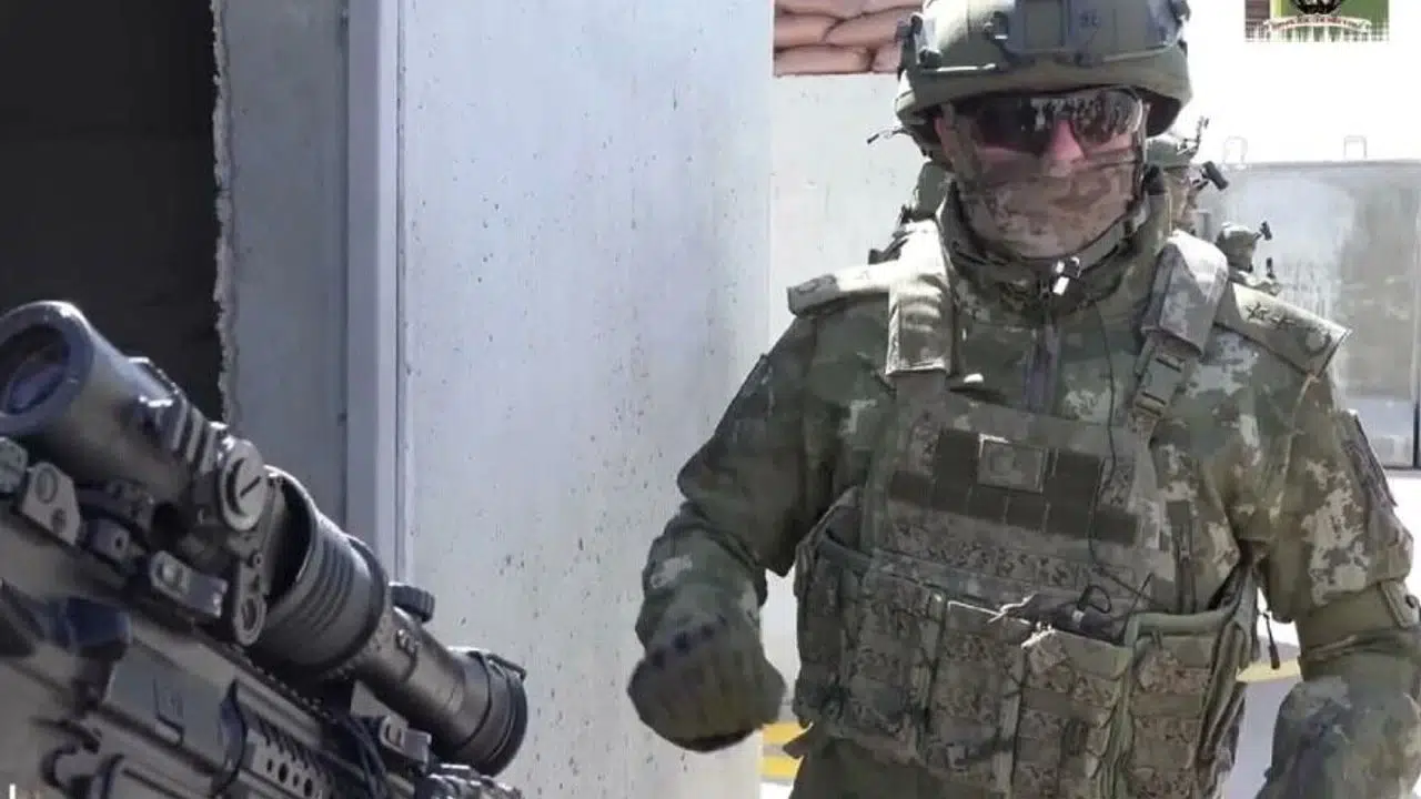 Binbaşı Özçelik'in Gerçek Adı Ne, Nerede Görev Yapıyor, Evli mi, Yüzünü Gösterdi mi?