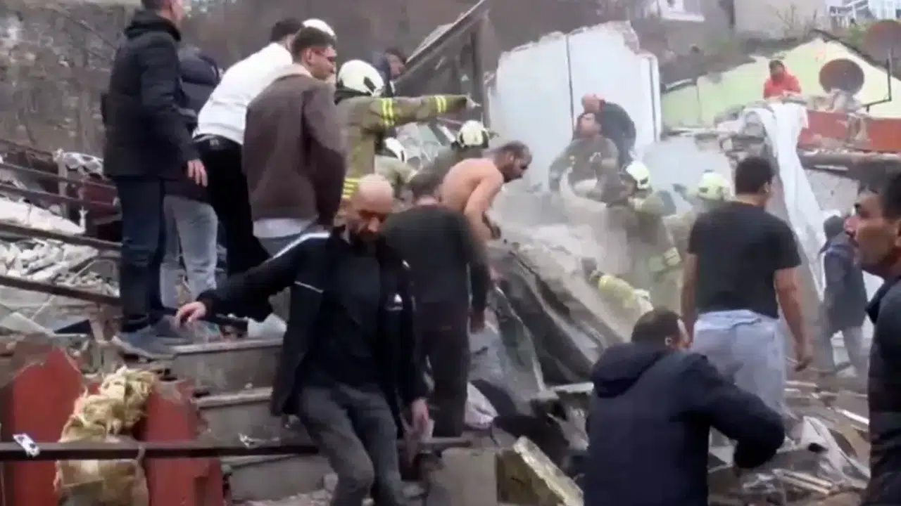 Fatih'te hangi mahallede bina çöktü, Ayvansaray Ebe Sokak'ta ne oldu, doğal gaz patlaması nasıl meydana geldi, enkaz altında kaç kişi var?