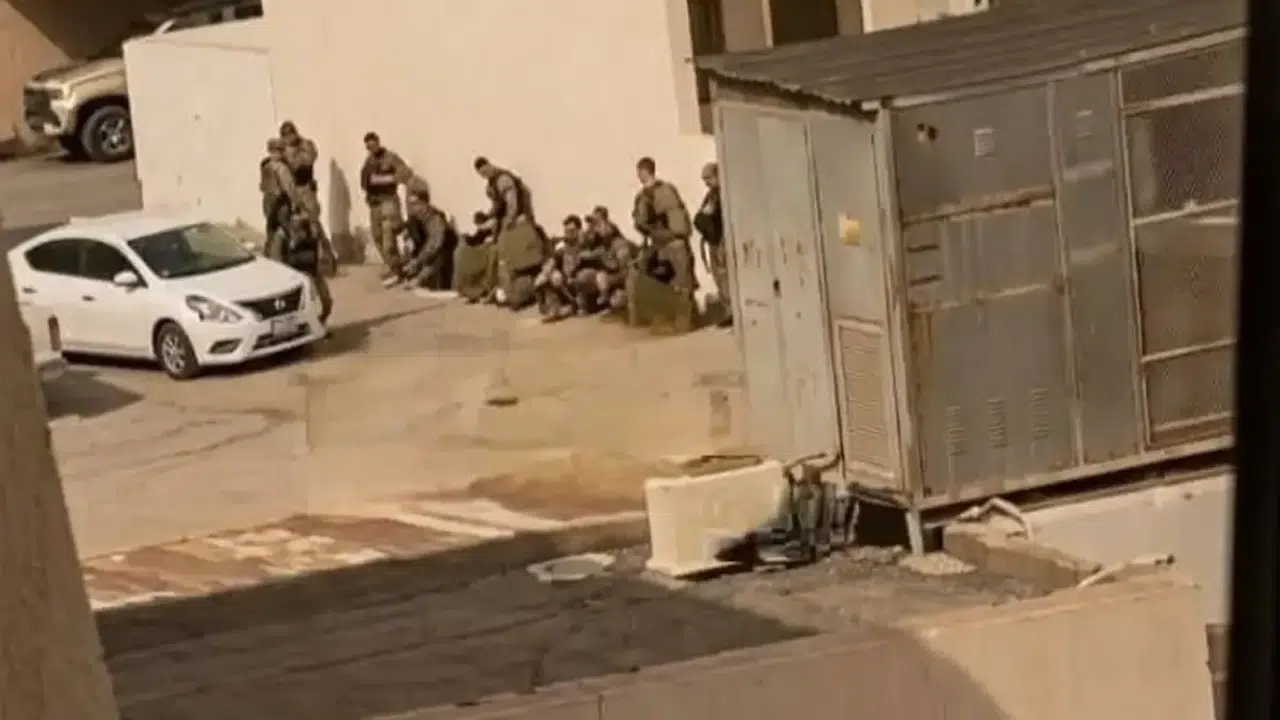 Tel Aviv’den O Kare! Füze Alarmında Asker ve Siviller Yan Yana