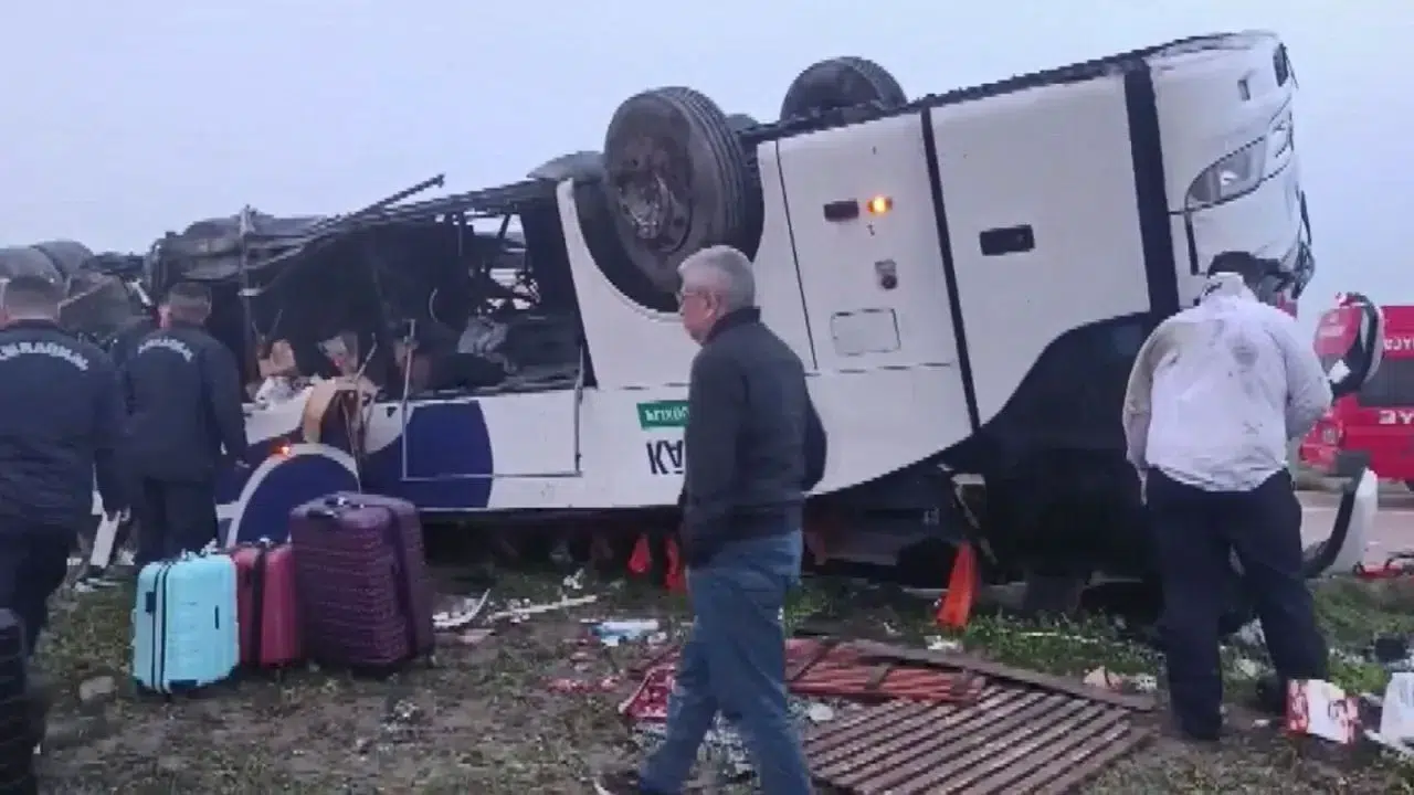 ADANA KOZAN’DA OTOBÜS KAZASINDA KAÇ KİŞİ ÖLDÜ! Kaç kişi yaralandı, ölü var mı?