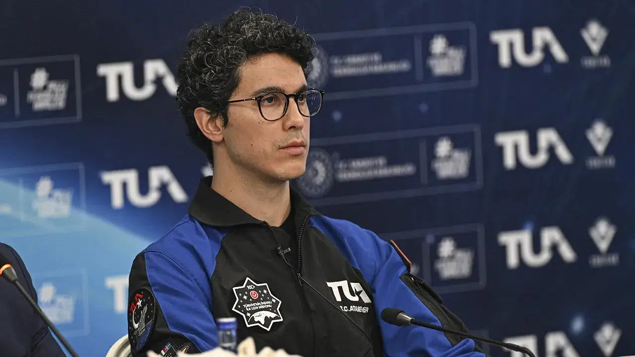 TUVA CİHANGİR ATASEVER KİMDİR! nerede doğdu, kaç yaşında, uzaya çıktı mı? Türk astronotun biyografisi