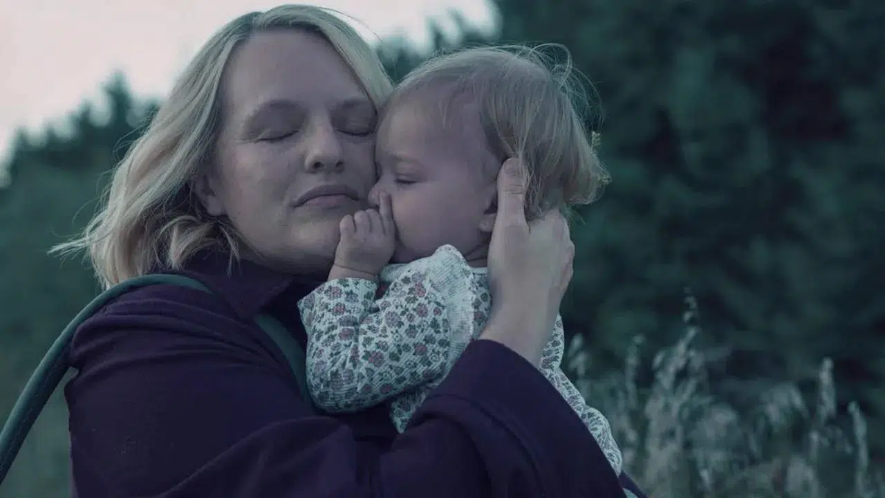 DAMIZLIK KIZIN ÖYKÜSÜ SONU NASIL BİTİYOR? The Handmaid’s Tale Finalinde June Kızı Hannah’a Kavuşuyor Mu?