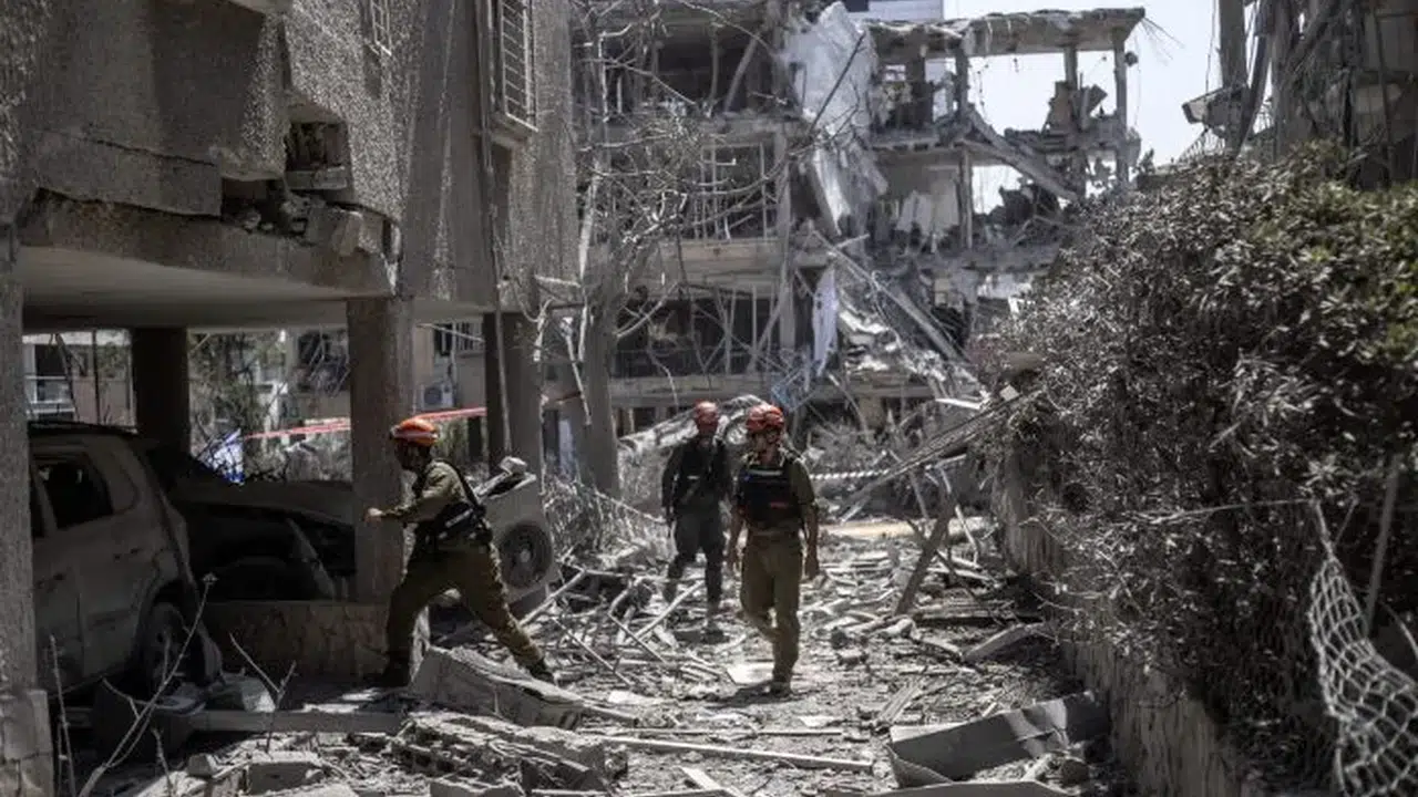 Çatışmalar 14. Gününde, Trump ve Hamaney’den Kritik Bildirimler