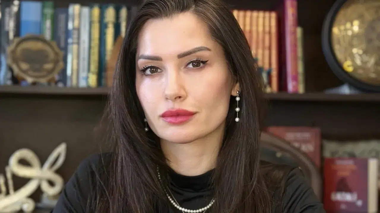 Hacer Özlem Çiçek’ten yeni kitap: Vakti Gelenin Yolu okurla buluştu